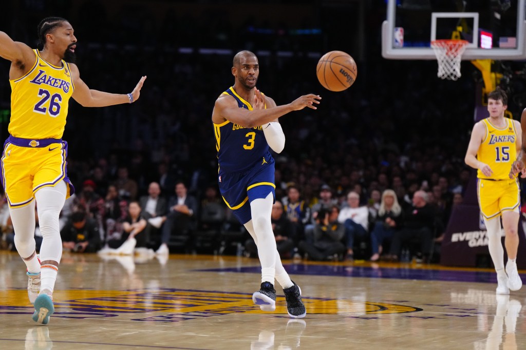 Chris Paul against the Los Angeles Lakers