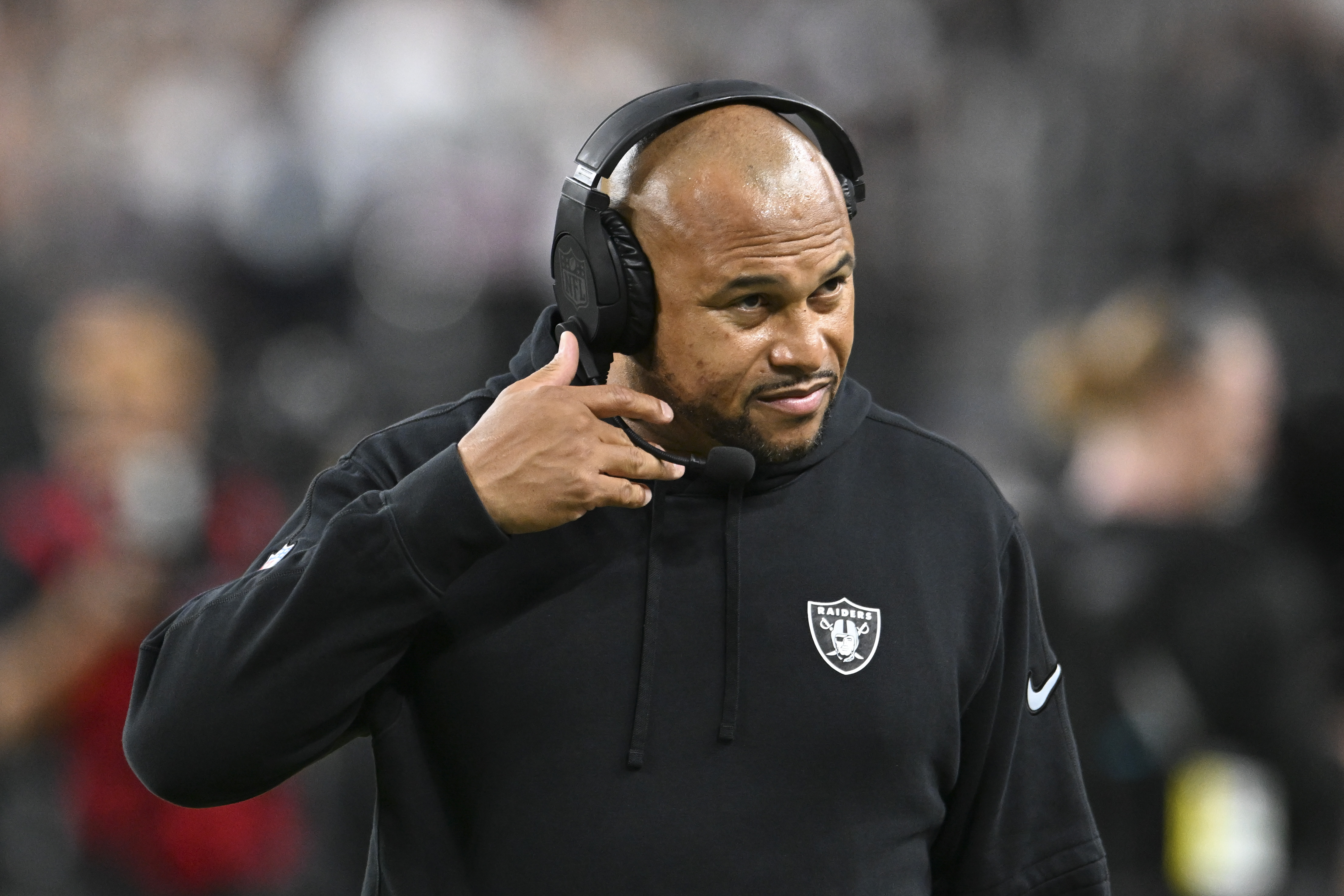 Antonio Pierce reveals timeline for naming Las Vegas Raiders starting