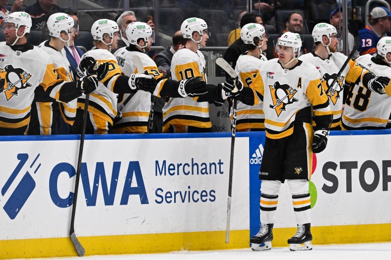 NHL: Pittsburgh Penguins at New York Islanders