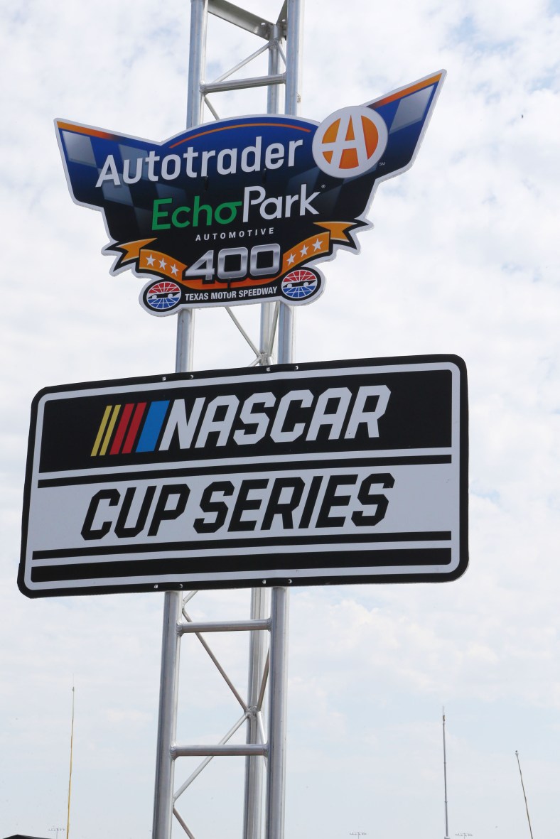 NASCAR: Autotrader EchoPark Automotive 400