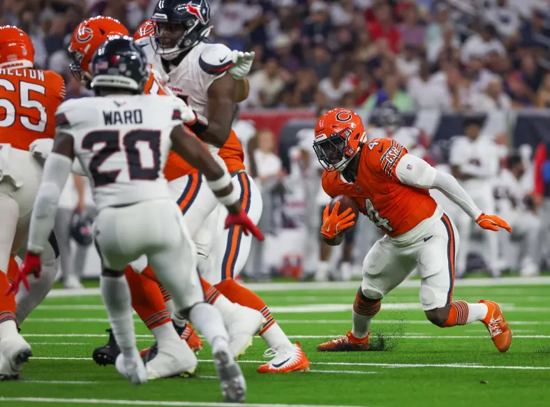 Chicago Bears D'Andre Swift against the Houston Texans