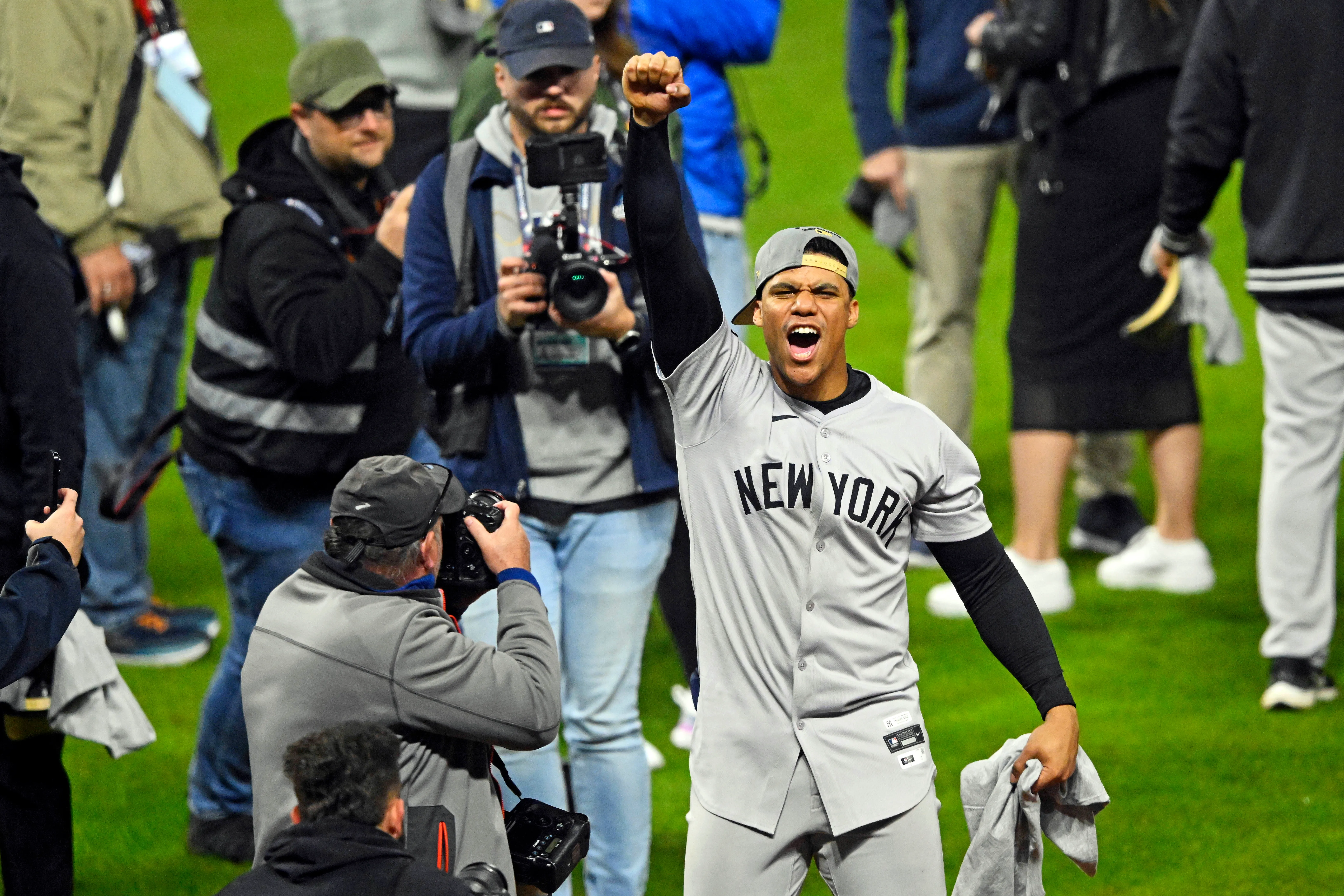 Juan Soto in Philadelphia Phillies pinstripes?