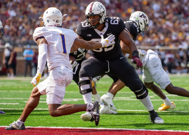 NCAA Football: Western Illinois at Minnesota