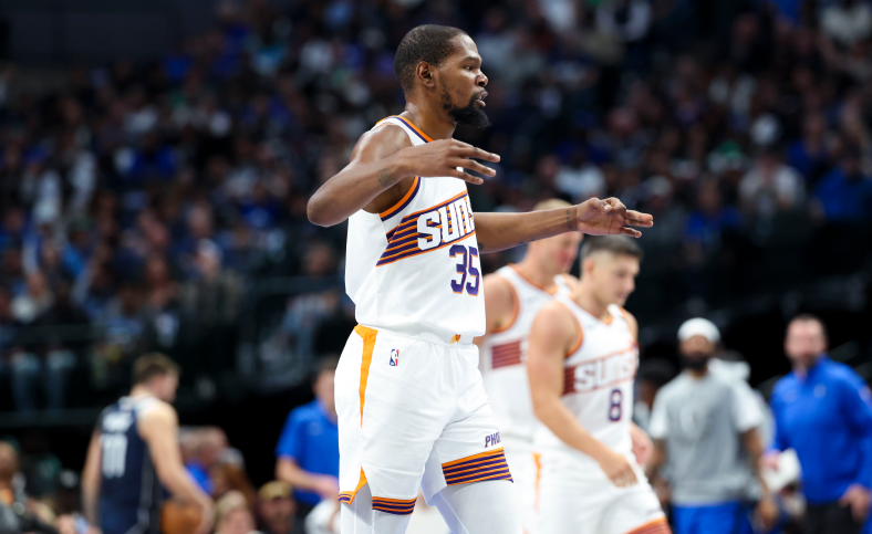 NBA: Phoenix Suns at Dallas Mavericks