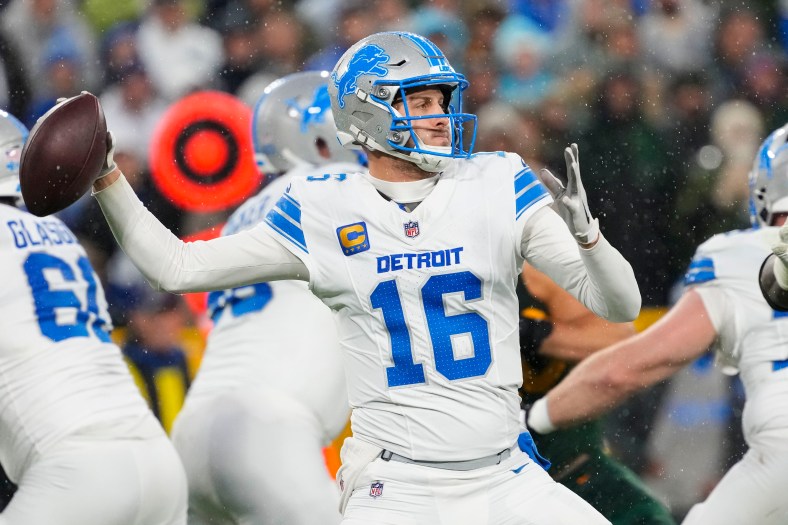 NFL: Detroit Lions at Green Bay Packers