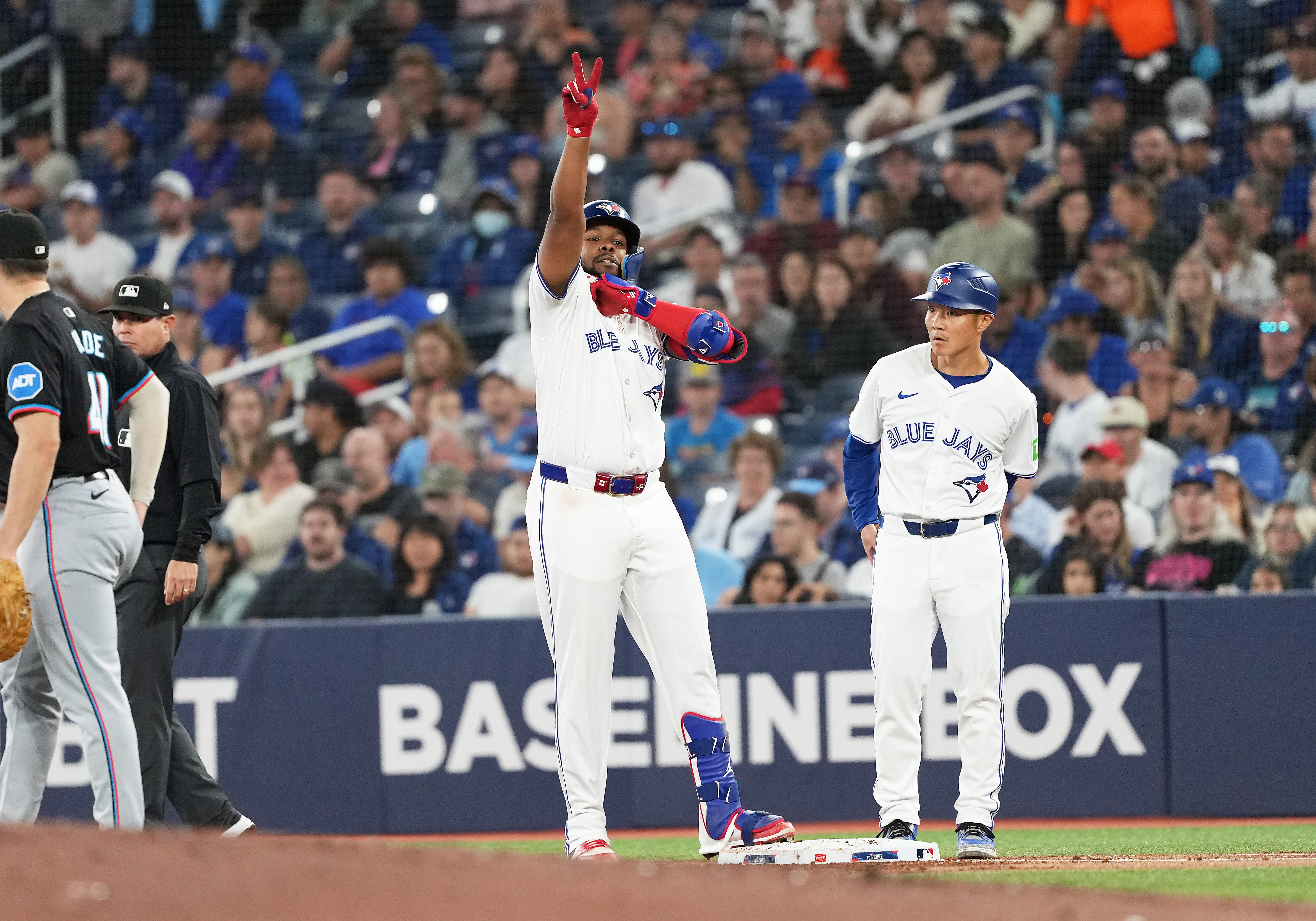 MLB insider details if Toronto Blue Jays rumored pursuit of Pete Alonso will soon force Vladimir Guerrero trade