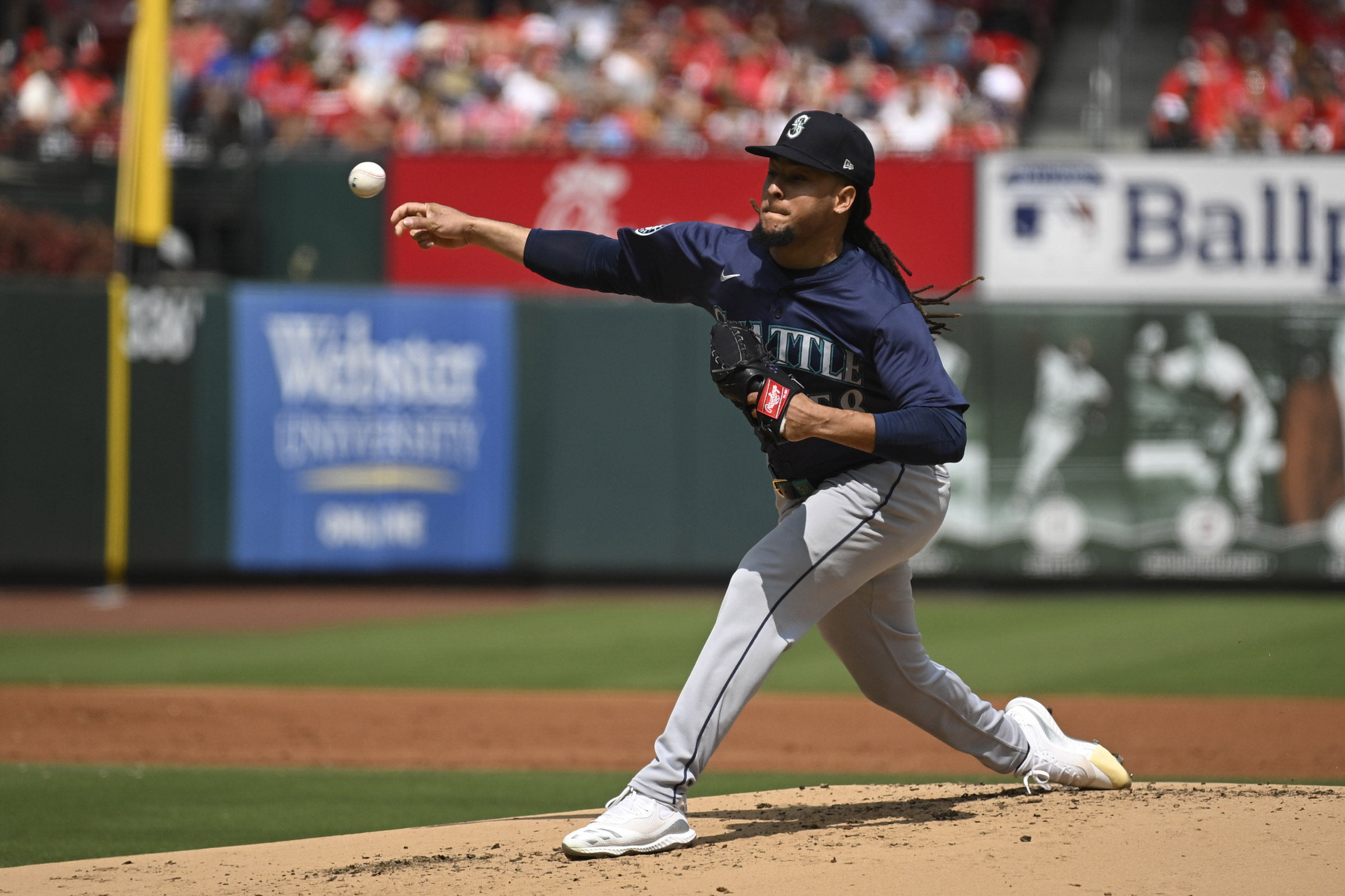 MLB insider reveals what it would take for Seattle Mariners to trade Luis Castillo