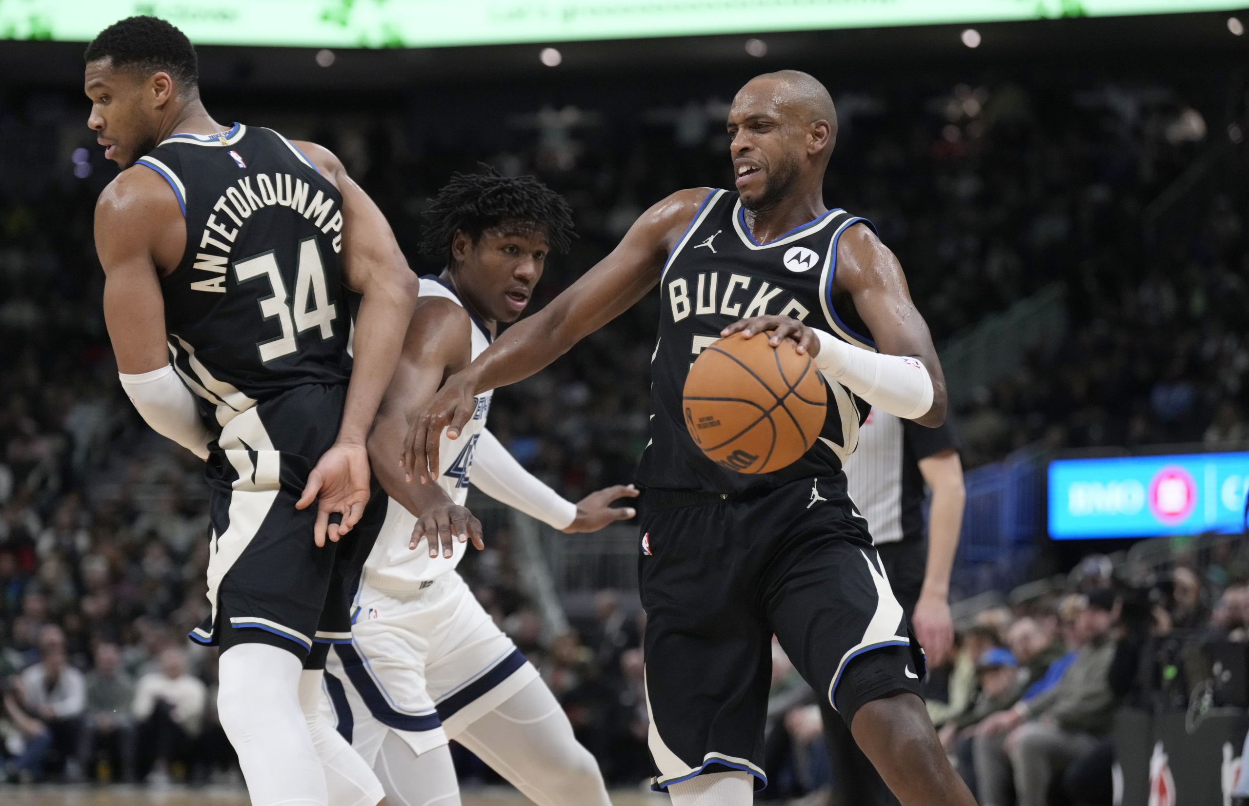 NBA: Memphis Grizzlies at Milwaukee Bucks