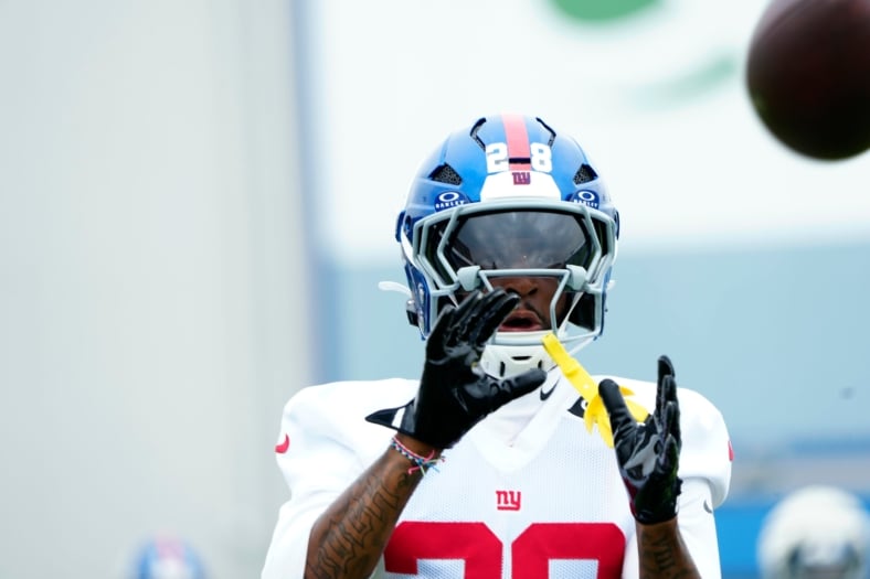 New York Giants cornerback Cor'Dale Flott