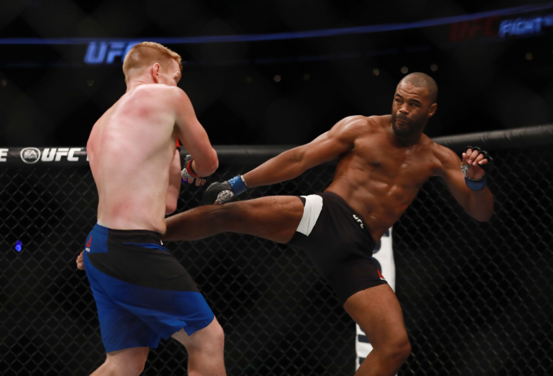 MMA: UFC Fight Night-Alvey vs Evans