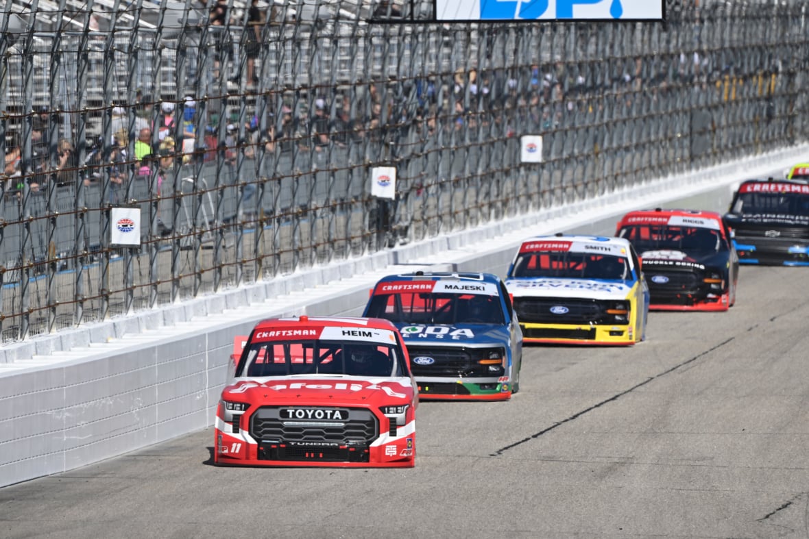 https://sportsnaut.com/wp-content/uploads/2025/09/NASCAR-CRAFTSMAN-Truck-Series-Race-at-New-Hampshire-27128975-1180x787.jpg