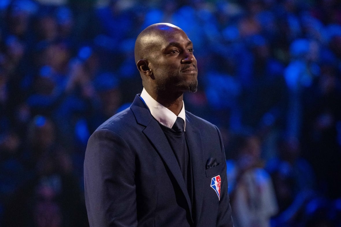 https://sportsnaut.com/wp-content/uploads/2025/10/Kevin-Garnett-18150104-1180x787.jpg