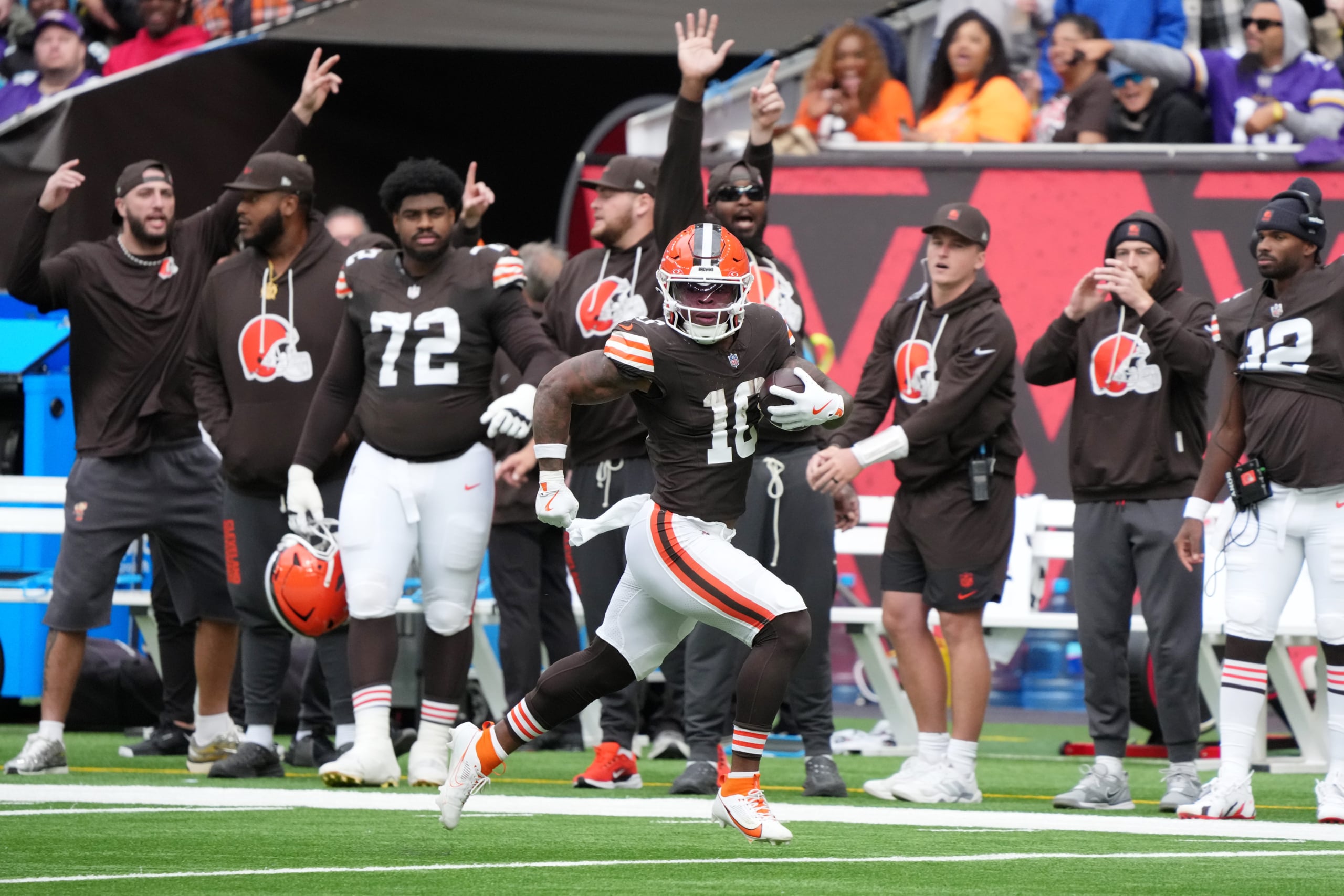 https://sportsnaut.com/wp-content/uploads/2025/10/NFL-London-Games-Minnesota-Vikings-at-Cleveland-Browns-27253050-1-scaled.jpg
