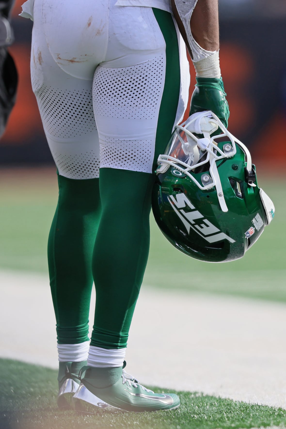https://sportsnaut.com/wp-content/uploads/2025/10/NFL-New-York-Jets-at-Cincinnati-Bengals-27426098-1180x1770.jpg