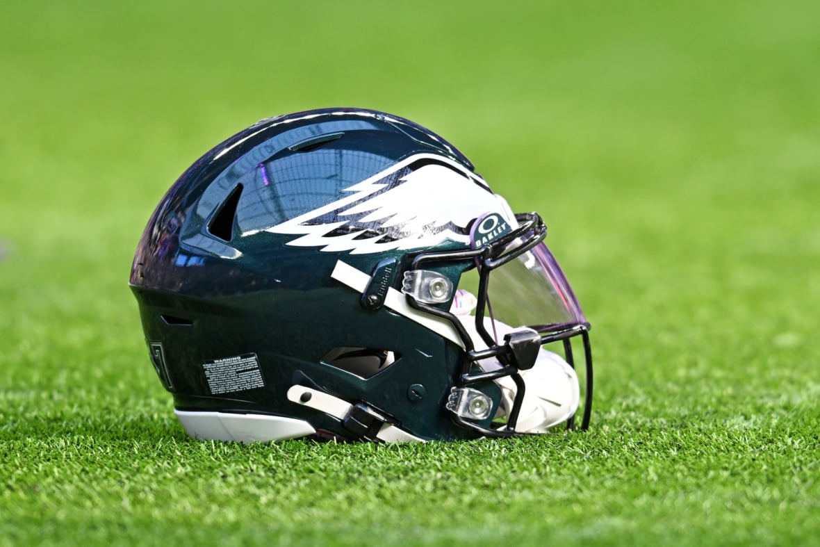 https://sportsnaut.com/wp-content/uploads/2025/10/NFL-Philadelphia-Eagles-at-Minnesota-Vikings-27369094-2-1180x787.jpg