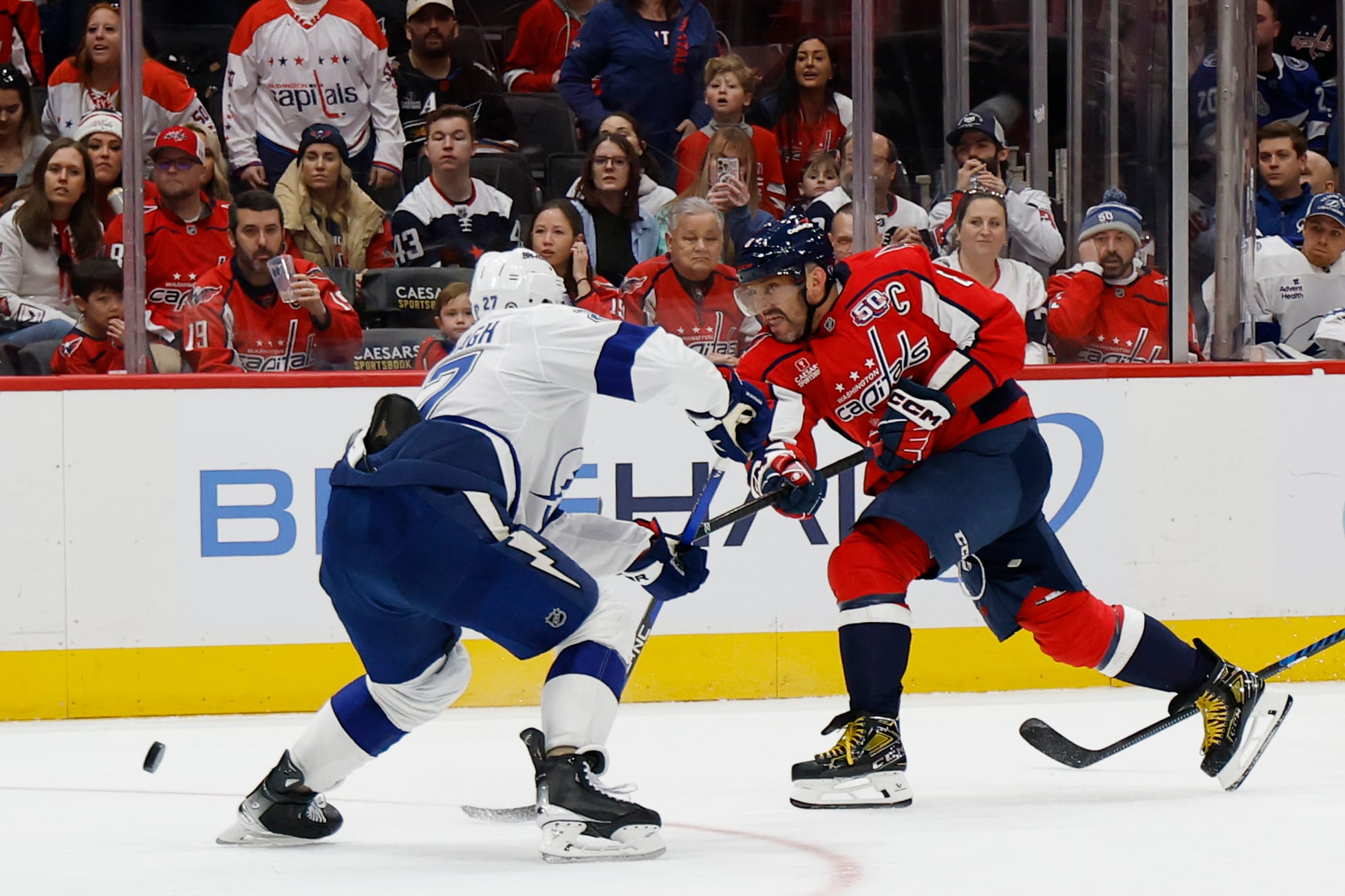 https://sportsnaut.com/wp-content/uploads/2025/10/NHL-Tampa-Bay-Lightning-at-Washington-Capitals-25549757.jpg
