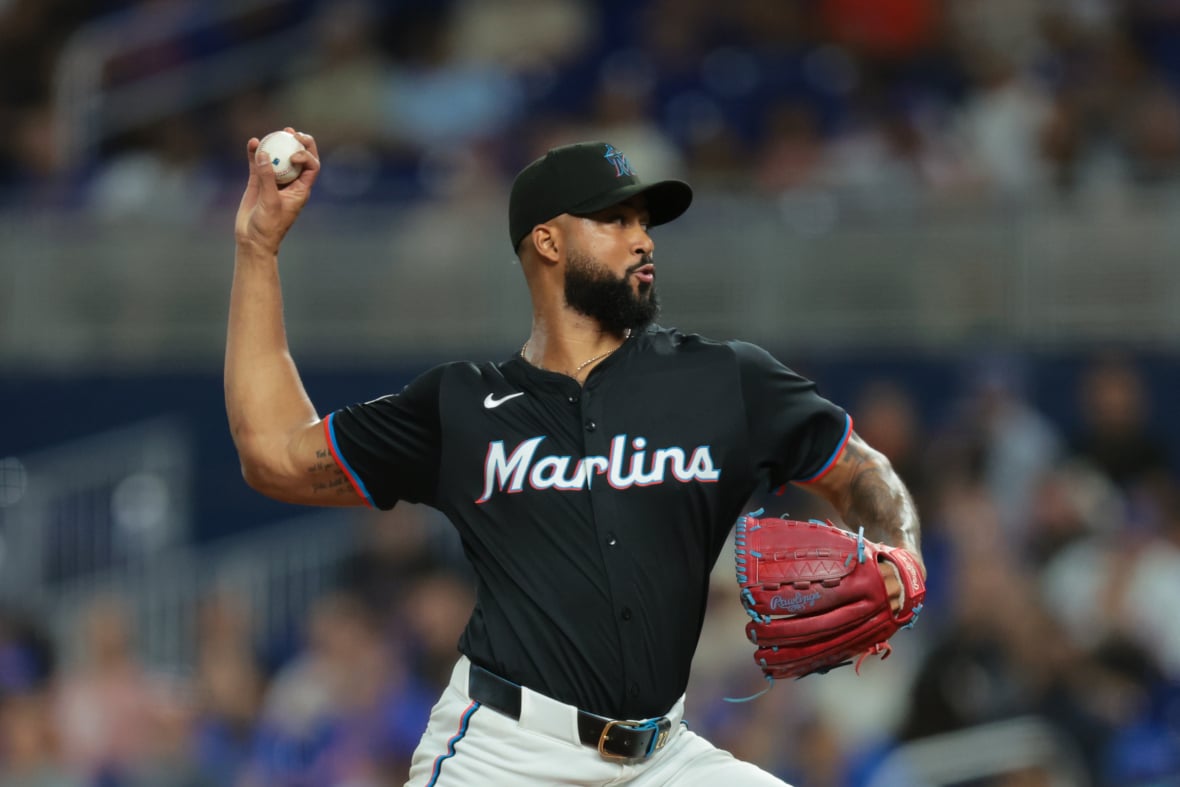 https://sportsnaut.com/wp-content/uploads/2025/11/MLB-New-York-Mets-at-Miami-Marlins-27175979-1180x787.jpg