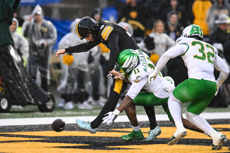 Oregon Ducks vs Iowa Hawkeyes