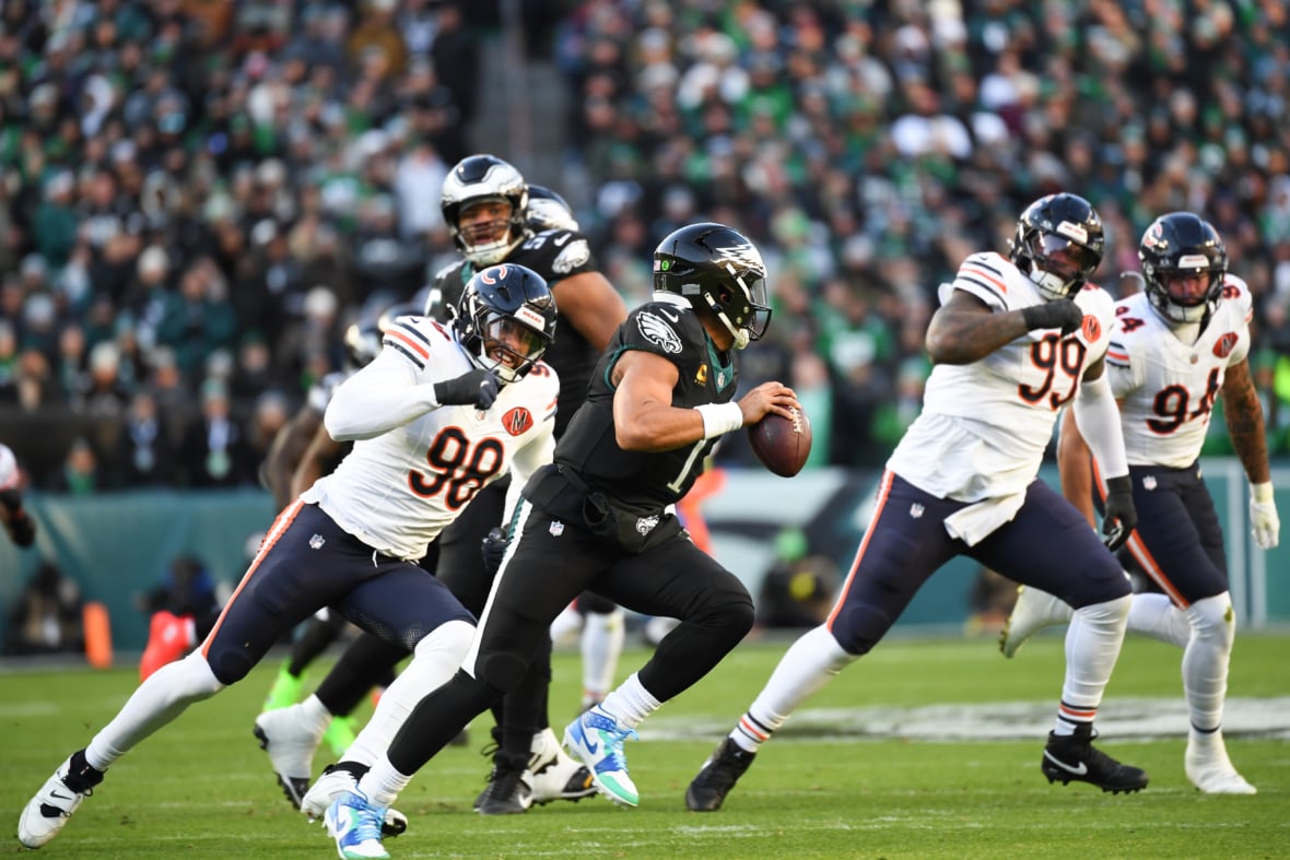 https://sportsnaut.com/wp-content/uploads/2025/11/NFL-Chicago-Bears-at-Philadelphia-Eagles-27694595-1180x787.jpg