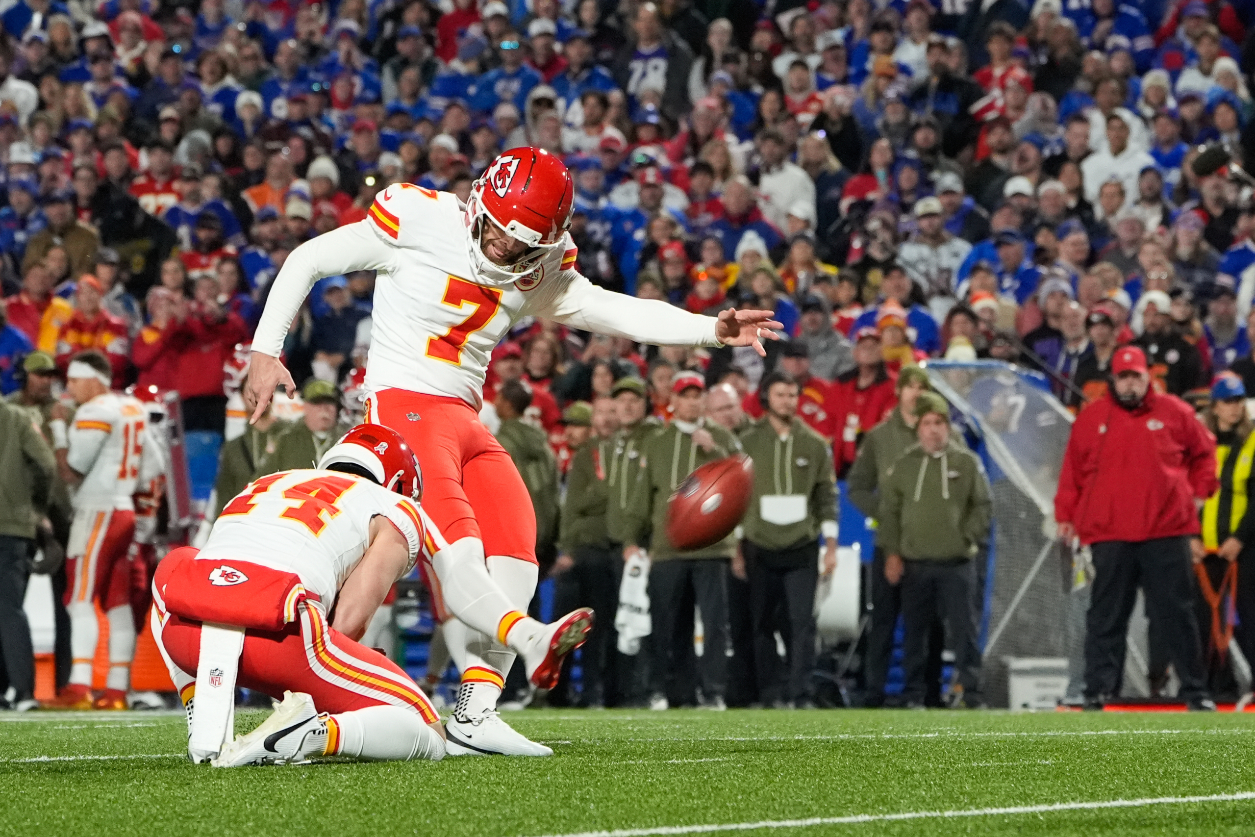 https://sportsnaut.com/wp-content/uploads/2025/11/NFL-Kansas-City-Chiefs-at-Buffalo-Bills-27488171-scaled.jpg