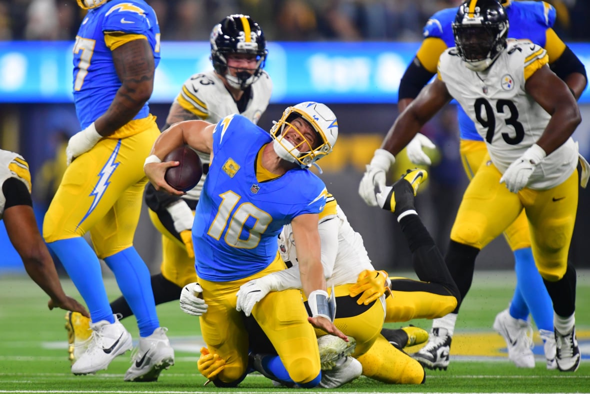 https://sportsnaut.com/wp-content/uploads/2025/11/NFL-Pittsburgh-Steelers-at-Los-Angeles-Chargers-27549948-1180x787.jpg