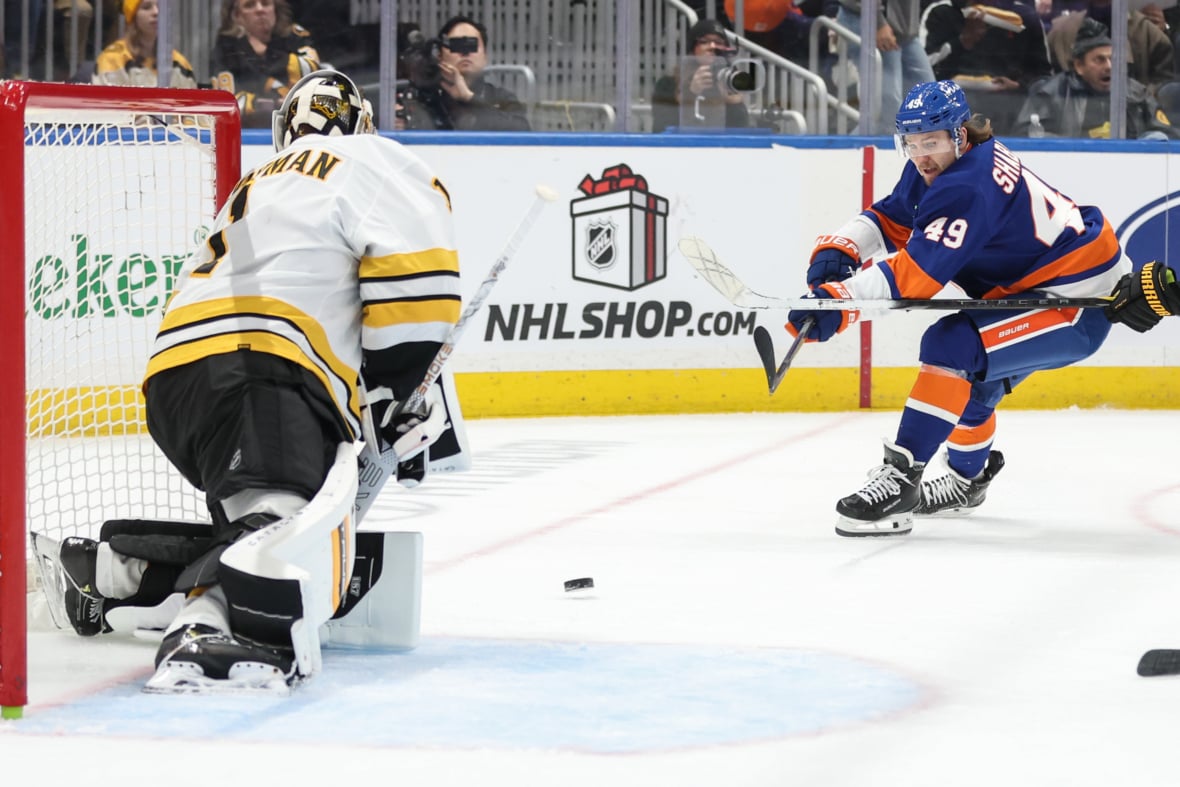 https://sportsnaut.com/wp-content/uploads/2025/11/NHL-Boston-Bruins-at-New-York-Islanders-27687091-1180x787.jpg