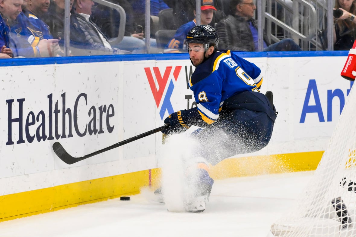 https://sportsnaut.com/wp-content/uploads/2025/11/NHL-Nashville-Predators-at-St.-Louis-Blues-25751143-1180x787.jpg
