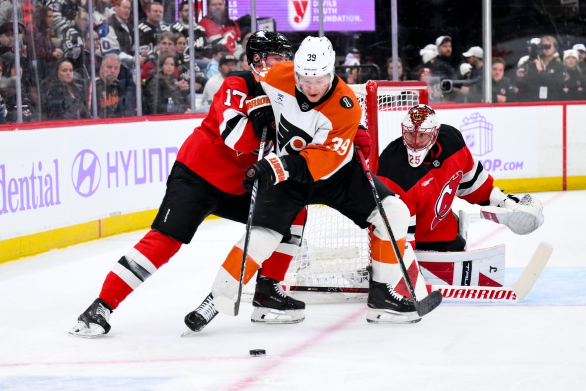 https://sportsnaut.com/wp-content/uploads/2025/11/NHL-Philadelphia-Flyers-at-New-Jersey-Devils-27705798-1180x787.jpg
