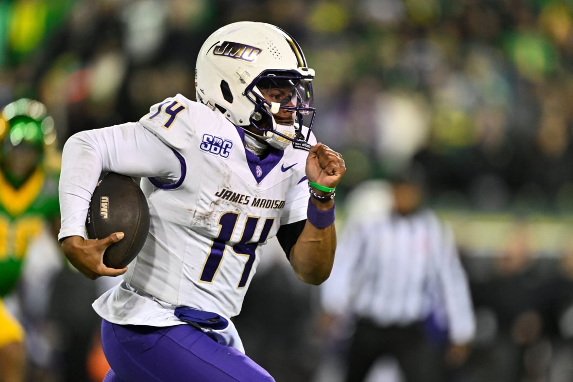 https://sportsnaut.com/wp-content/uploads/2025/12/NCAA-Football-CFP-National-Playoff-First-Round-Game-4-James-Madison-at-Oregon-27862816-1180x787.jpg