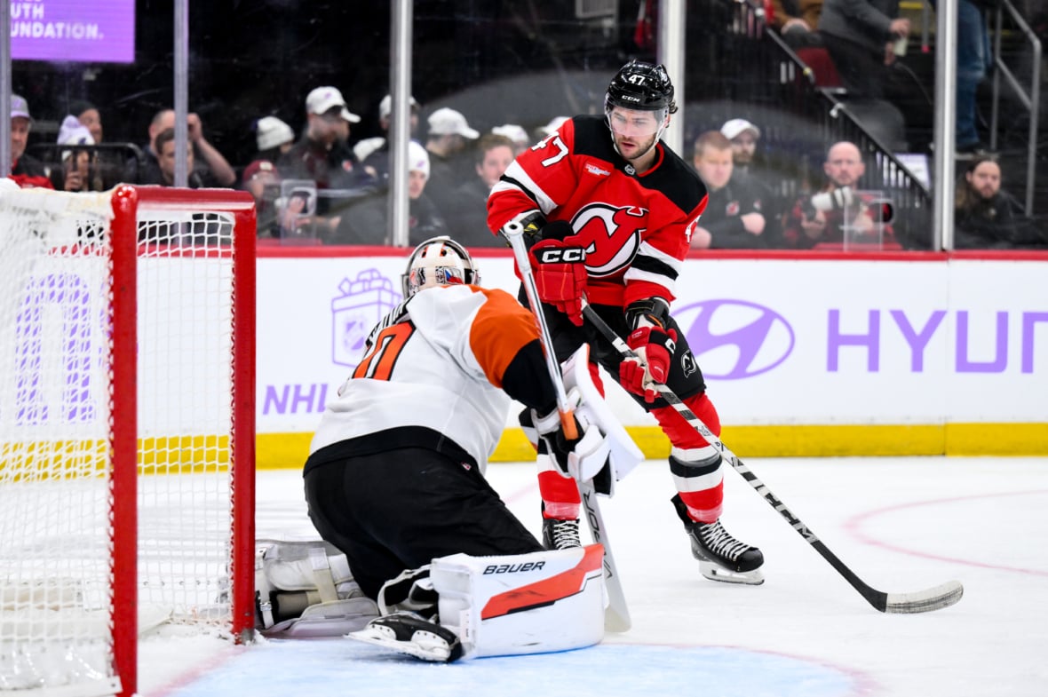 https://sportsnaut.com/wp-content/uploads/2025/12/NHL-Philadelphia-Flyers-at-New-Jersey-Devils-27706414-1180x785.jpg