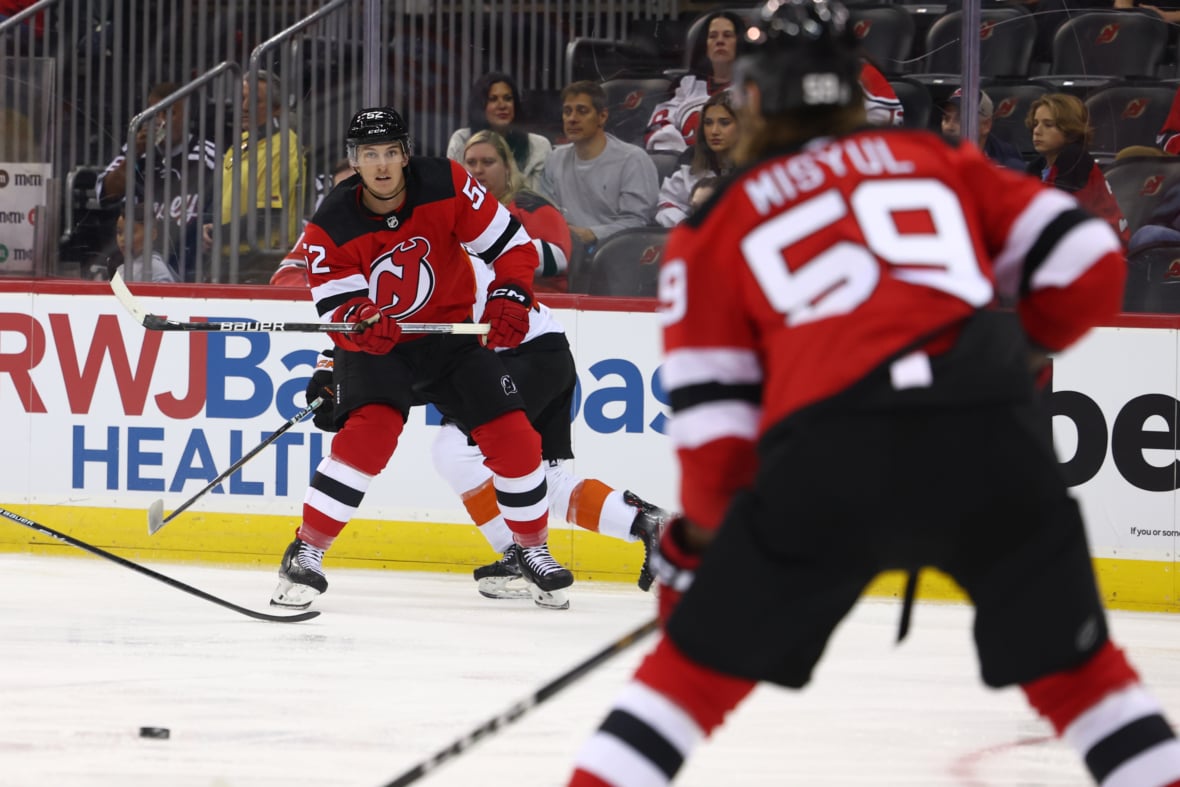 https://sportsnaut.com/wp-content/uploads/2025/12/NHL-Preseason-Philadelphia-Flyers-at-New-Jersey-Devils-21503157-1180x787.jpg