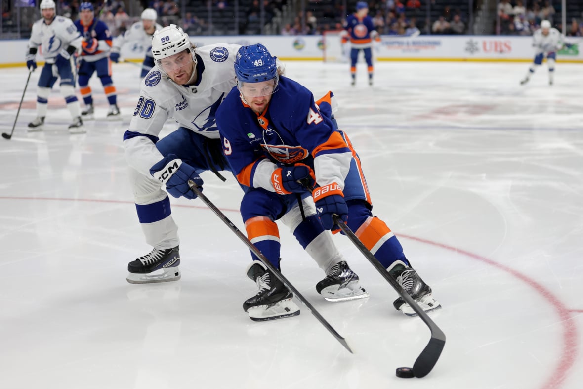 https://sportsnaut.com/wp-content/uploads/2025/12/NHL-Tampa-Bay-Lightning-at-New-York-Islanders-27725172-1180x787.jpg