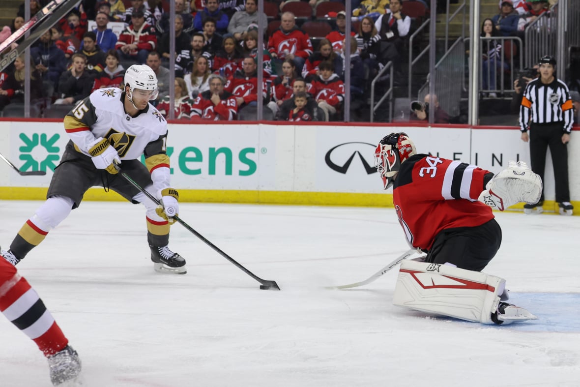 https://sportsnaut.com/wp-content/uploads/2025/12/NHL-Vegas-Golden-Knights-at-New-Jersey-Devils-25357278-1180x787.jpg