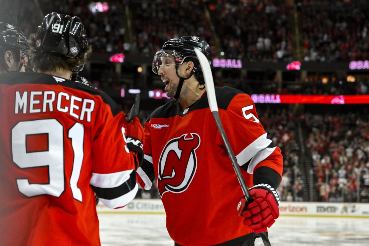 NHL: Washington Capitals at New Jersey Devils
