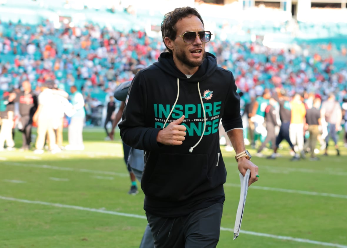 https://sportsnaut.com/wp-content/uploads/2026/01/NFL-Tampa-Bay-Buccaneers-at-Miami-Dolphins-27894967-6-1180x844.jpg