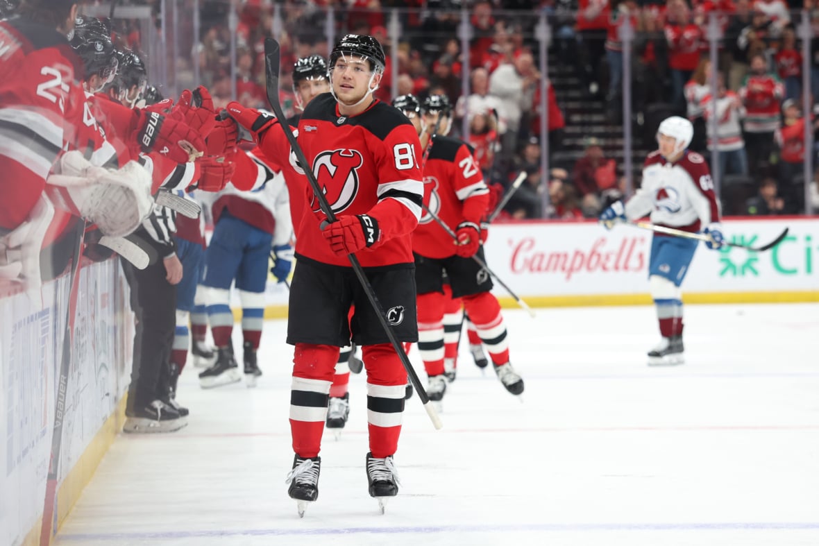 https://sportsnaut.com/wp-content/uploads/2026/01/NHL-Colorado-Avalanche-at-New-Jersey-Devils-27425320-1180x787.jpg